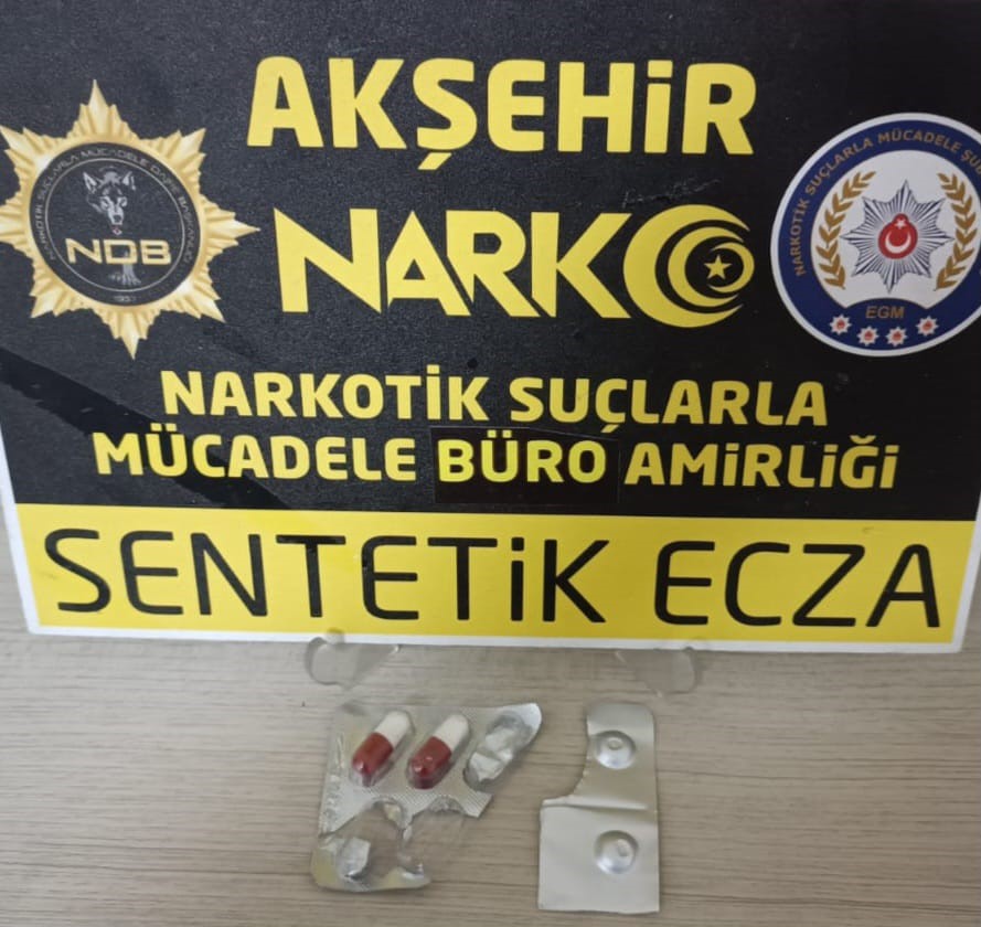 Akşehir’de uyuşturucu tacirlerine operasyon: 5 gözaltı